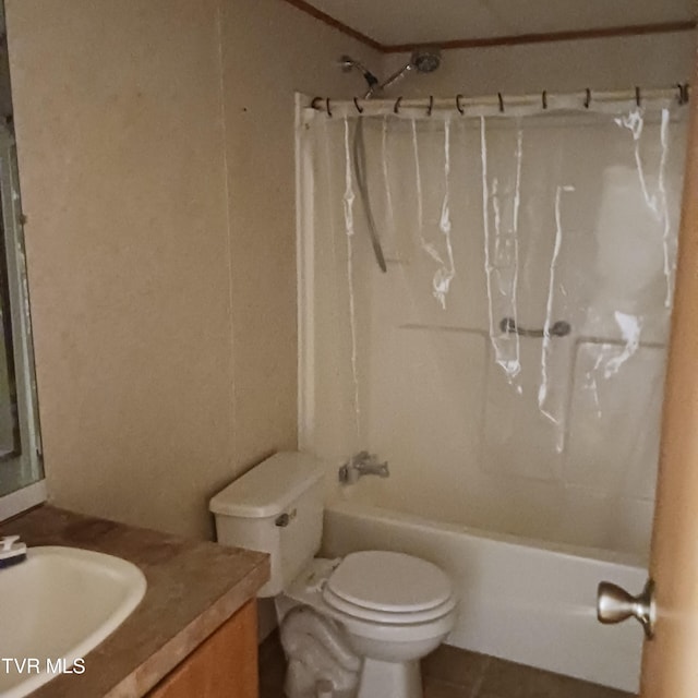 full bathroom with shower / tub combo with curtain, vanity, and toilet