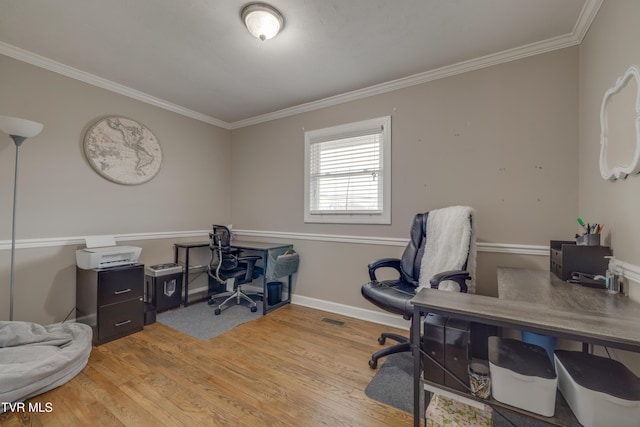 office area with crown molding and light hardwood / wood-style floors