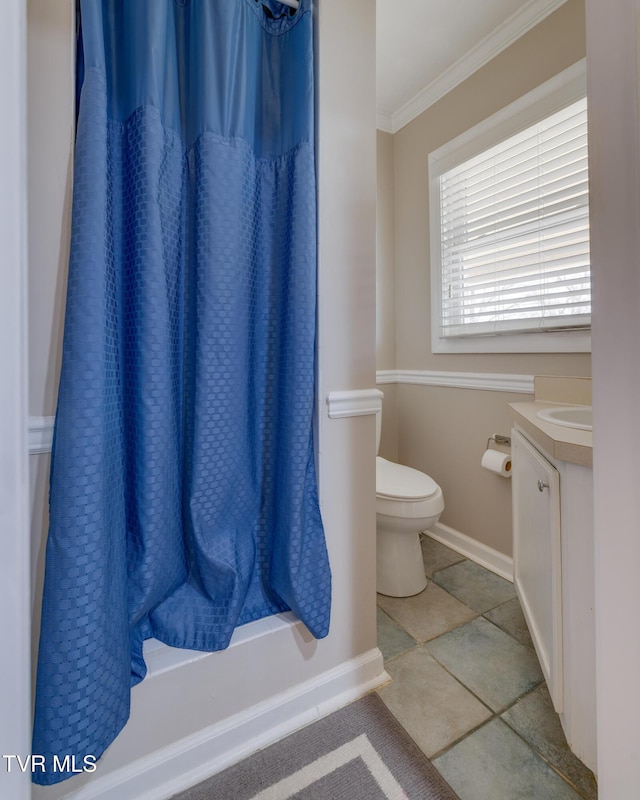 full bathroom featuring vanity, crown molding, toilet, and shower / bath combo with shower curtain