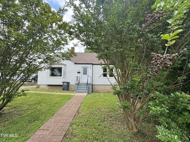 521 Elmwood Ave, Kingsport, TN 37660 - view of front facade featuring a front yard, a shingled roof, and a chimney
