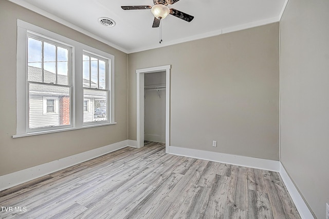 unfurnished bedroom with crown molding, ceiling fan, light hardwood / wood-style floors, and a closet