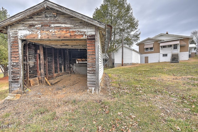 view of outdoor structure with a yard