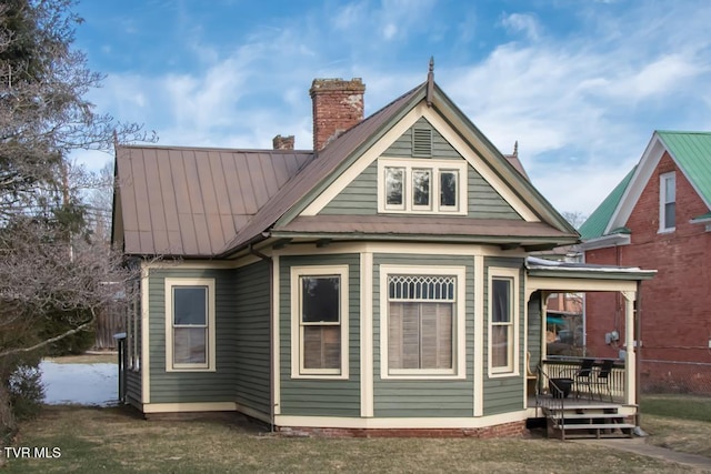 rear view of house featuring a lawn