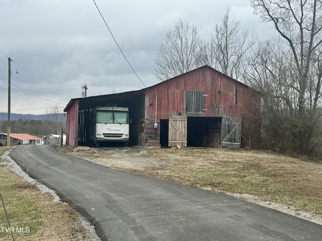 view of outbuilding