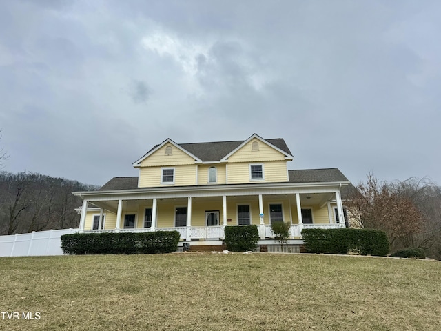 view of front of property featuring a porch and a front yard