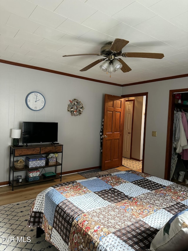 bedroom with crown molding, ceiling fan, and light hardwood / wood-style flooring