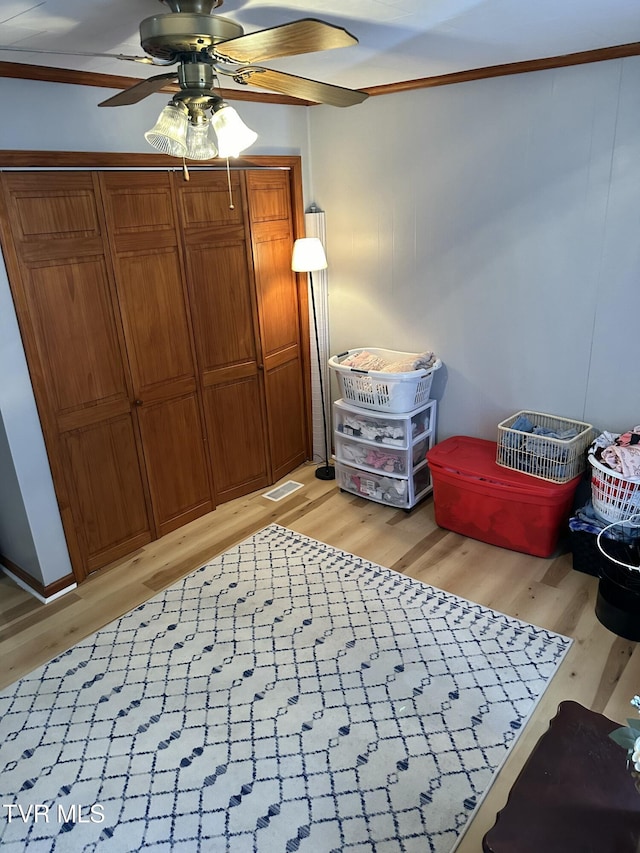 bedroom with light hardwood / wood-style flooring, a closet, and ceiling fan