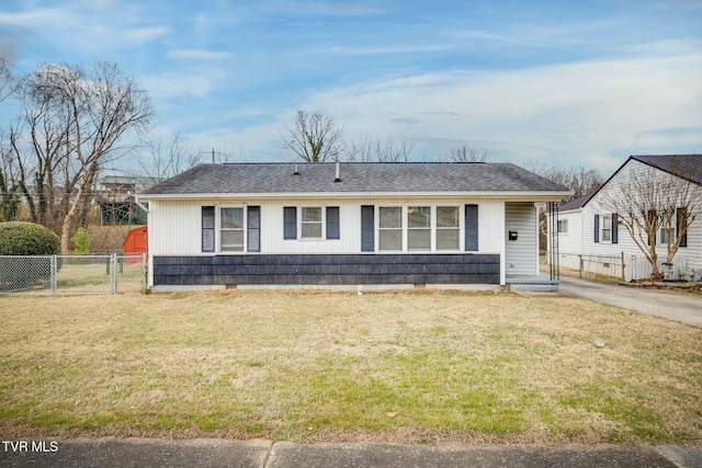 single story home with a front lawn