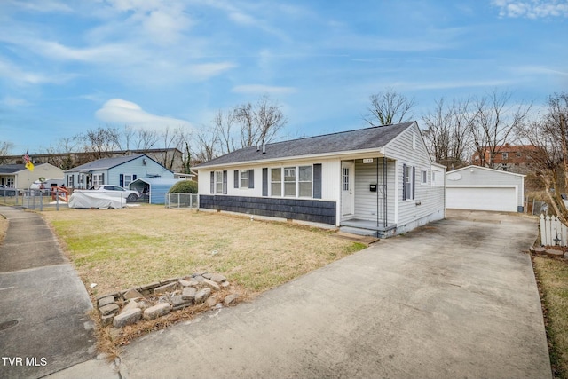 view of front of property featuring a garage, an outdoor structure, and a front yard