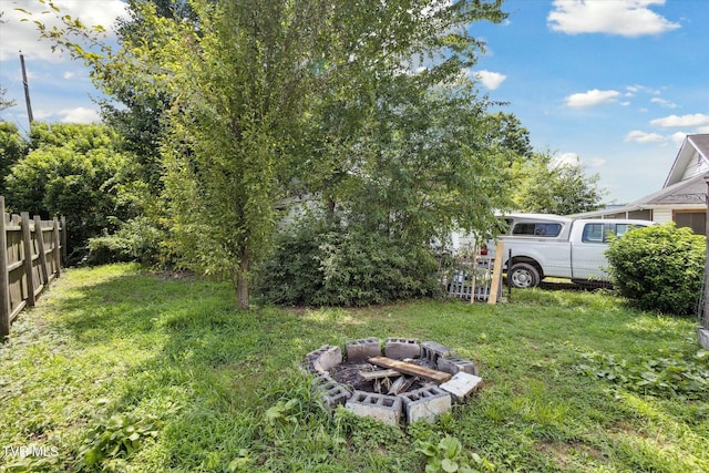 view of yard featuring a fire pit