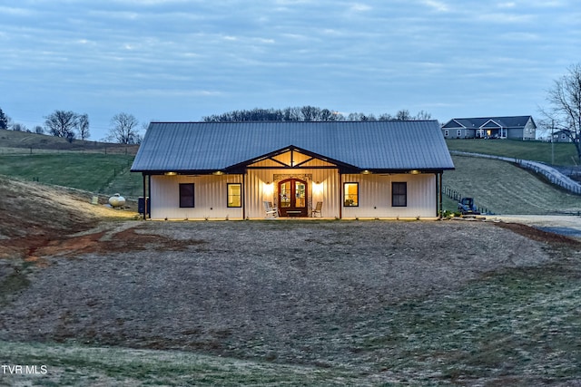 view of front of property featuring a porch