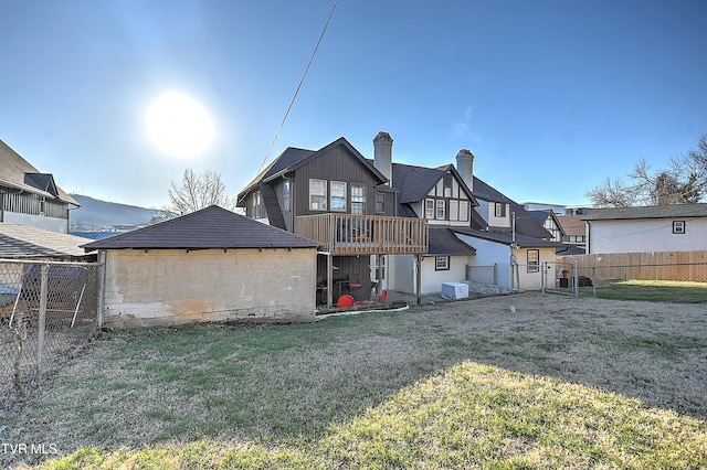 back of house featuring a yard