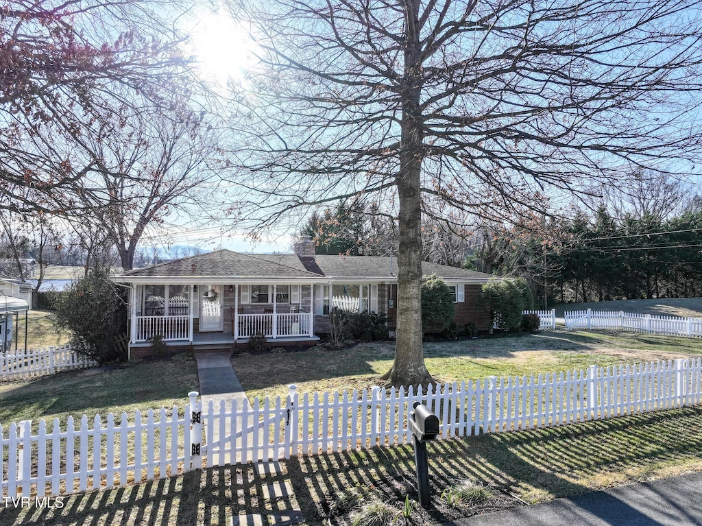 view of front of home featuring a porch and a front lawn