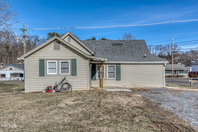 view of front of property with a front yard