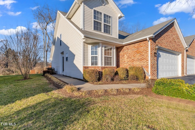 view of front of house featuring a garage and a front yard