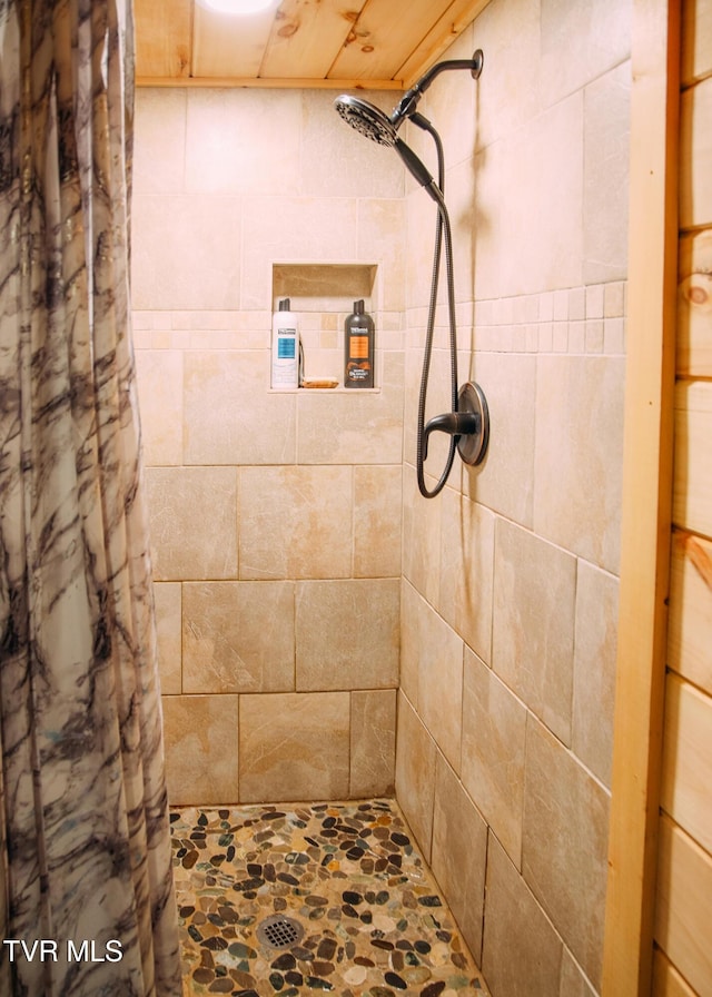 bathroom with curtained shower