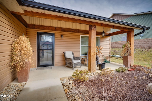 property entrance featuring a porch