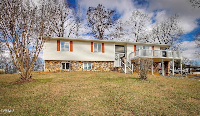 view of front facade featuring a deck and a front yard