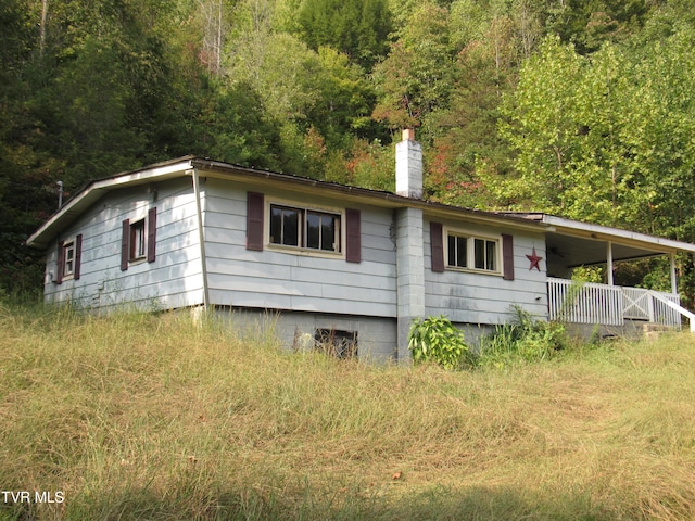 ranch-style house featuring covered porch