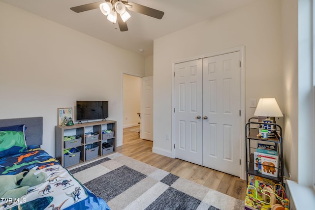 bedroom with light hardwood / wood-style floors, a closet, and ceiling fan