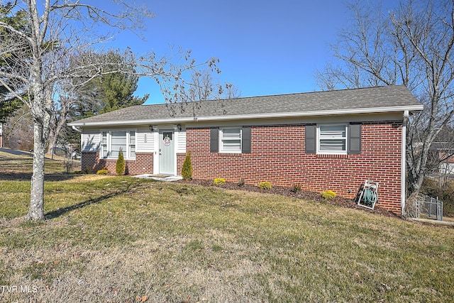 view of front of home featuring a front yard