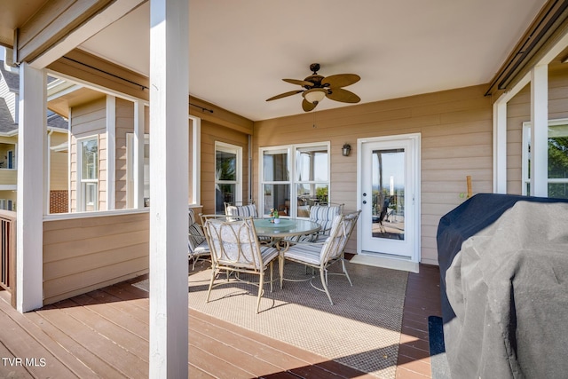 sunroom with ceiling fan