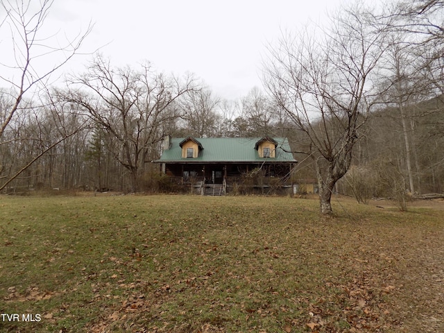 view of front facade with a front yard