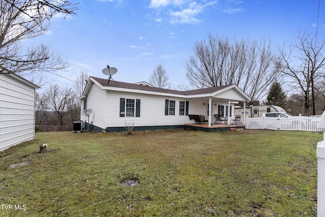 view of front of house featuring central AC and a front yard