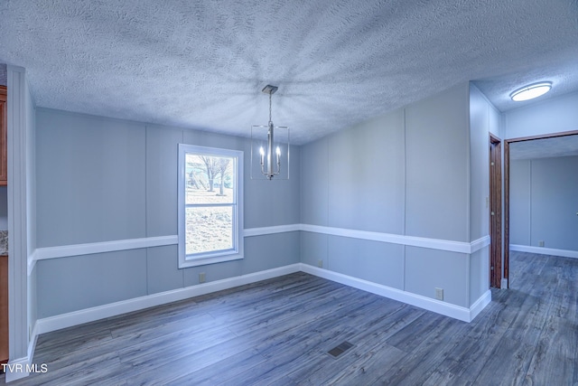 252 Scott Ln, Blountville, TN 37617 - unfurnished dining area featuring a chandelier, wood finished floors, a textured ceiling, baseboards, and visible vents