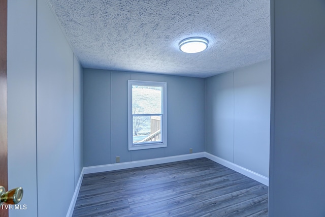 252 Scott Ln, Blountville, TN 37617 - unfurnished room featuring baseboards, wood finished floors, and a textured ceiling