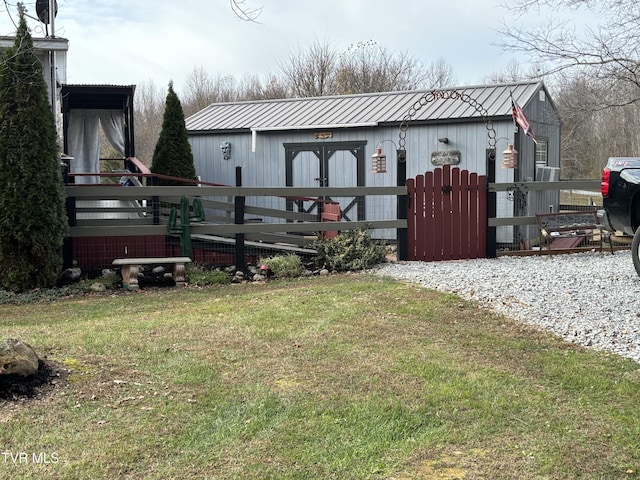 exterior space with an outbuilding and a front yard