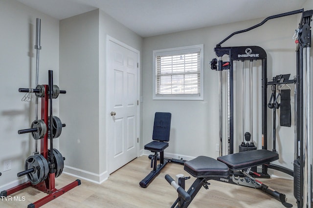 exercise area with light hardwood / wood-style floors