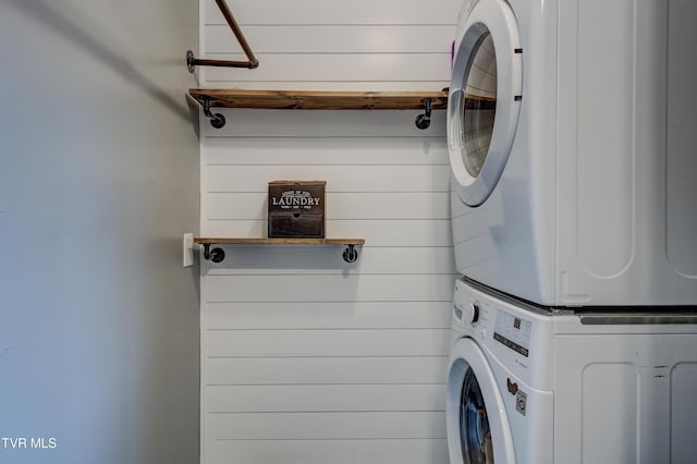 laundry room with stacked washer / drying machine