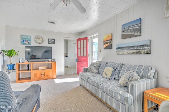 living room with carpet and ceiling fan