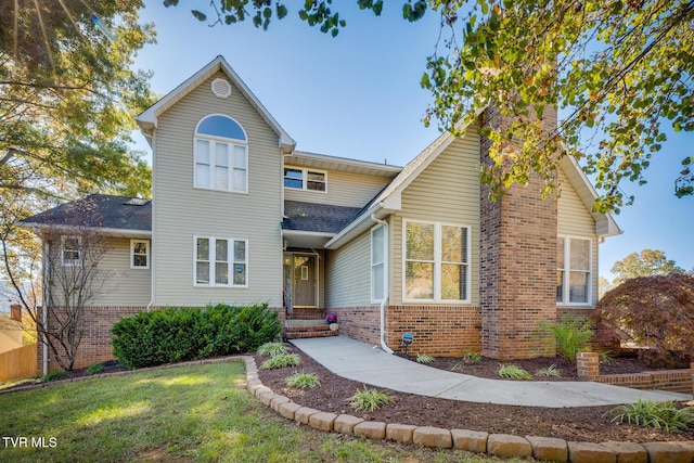 view of front of home with a front lawn