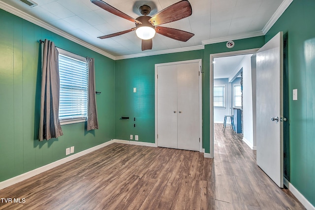 unfurnished bedroom with crown molding, ceiling fan, hardwood / wood-style floors, and a closet