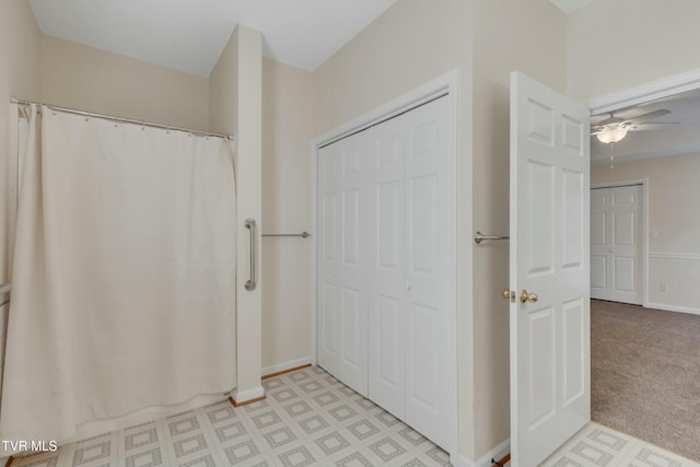 bathroom featuring ceiling fan