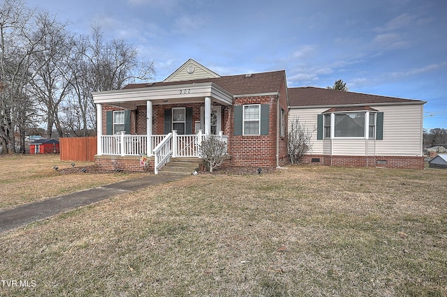 view of front of house with covered porch and a front yard