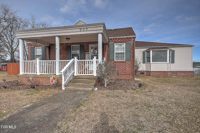 view of front of home with a porch and a front lawn