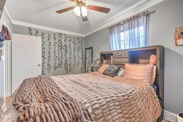 bedroom with ceiling fan and a textured ceiling