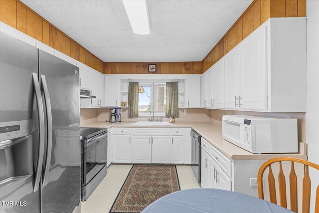 520 Heritage Ln, Jonesborough, TN 37659 - kitchen featuring electric range, white microwave, a sink, under cabinet range hood, and stainless steel fridge with ice dispenser