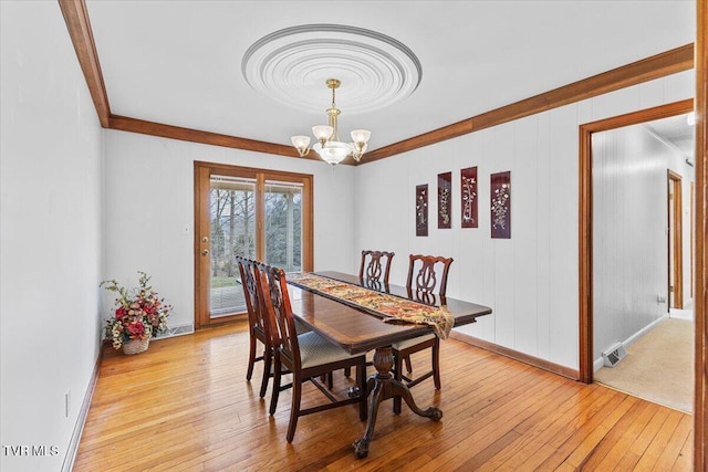 520 Heritage Ln, Jonesborough, TN 37659 - dining room featuring a chandelier, visible vents, baseboards, light wood finished floors, and crown molding