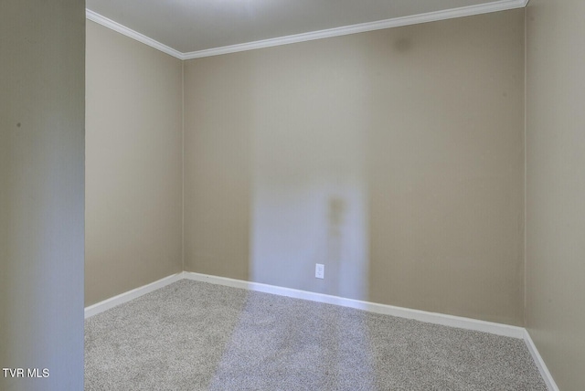 empty room featuring carpet floors, baseboards, and ornamental molding