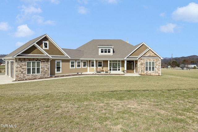 132 Hamilton Rd, Elizabethton, TN 37643 - craftsman house with a porch and a front lawn