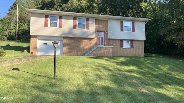 split foyer home with a garage and a front lawn