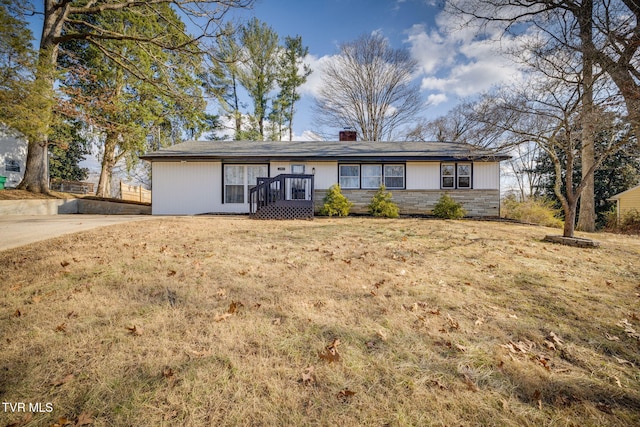 ranch-style home with a front lawn