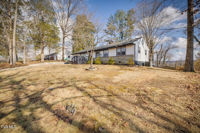 exterior space featuring a yard