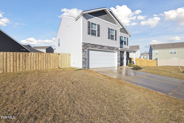 view of front facade featuring a garage and a front yard