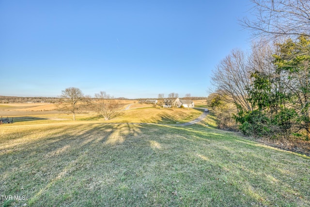 view of yard featuring a rural view