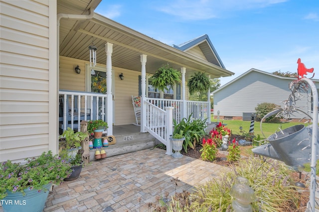 entrance to property featuring a porch